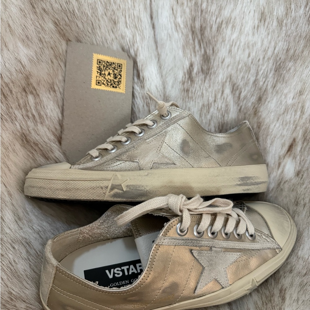 Brand new in box. Golden Goose V-Star 2 color platinum/seedpearl size 37